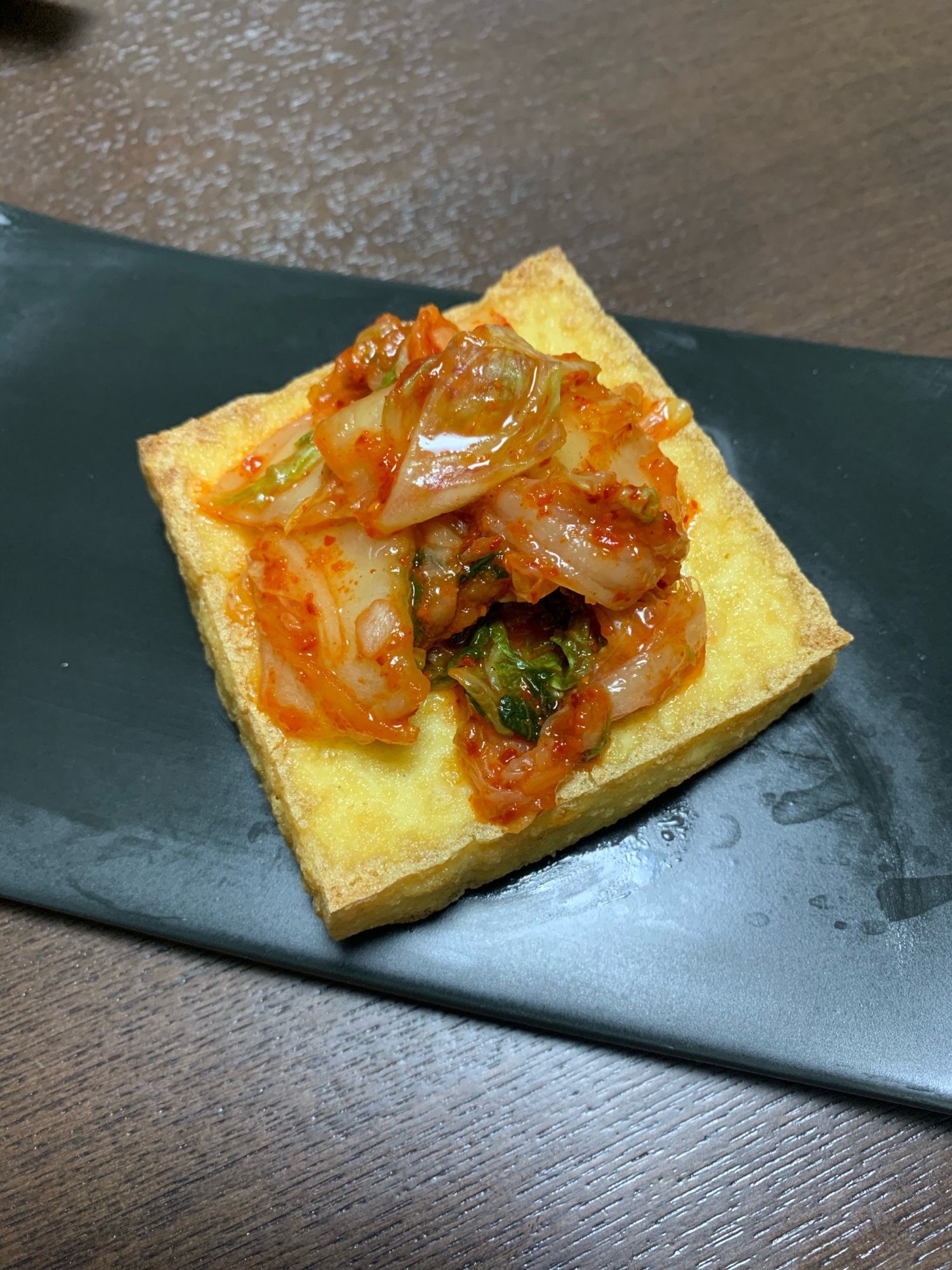 焼いてのせるだけ！絹厚揚げのキムチのせ