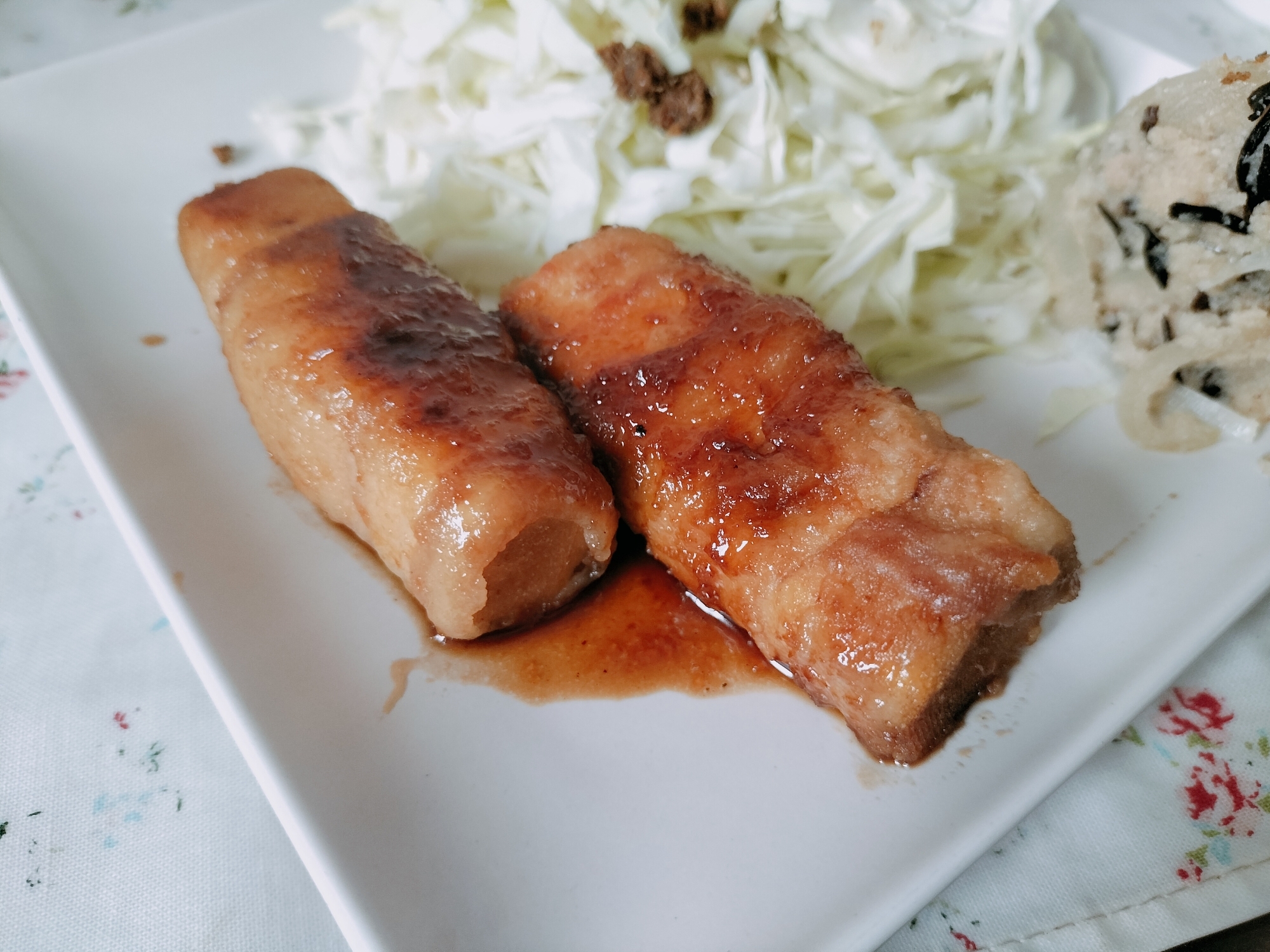 甘辛タレがヤミツキに♪高野豆腐でヘルシー簡単肉巻き