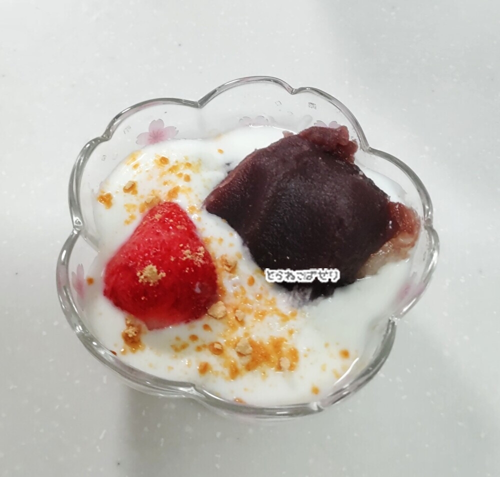 いちごと和菓子のヨーグルト