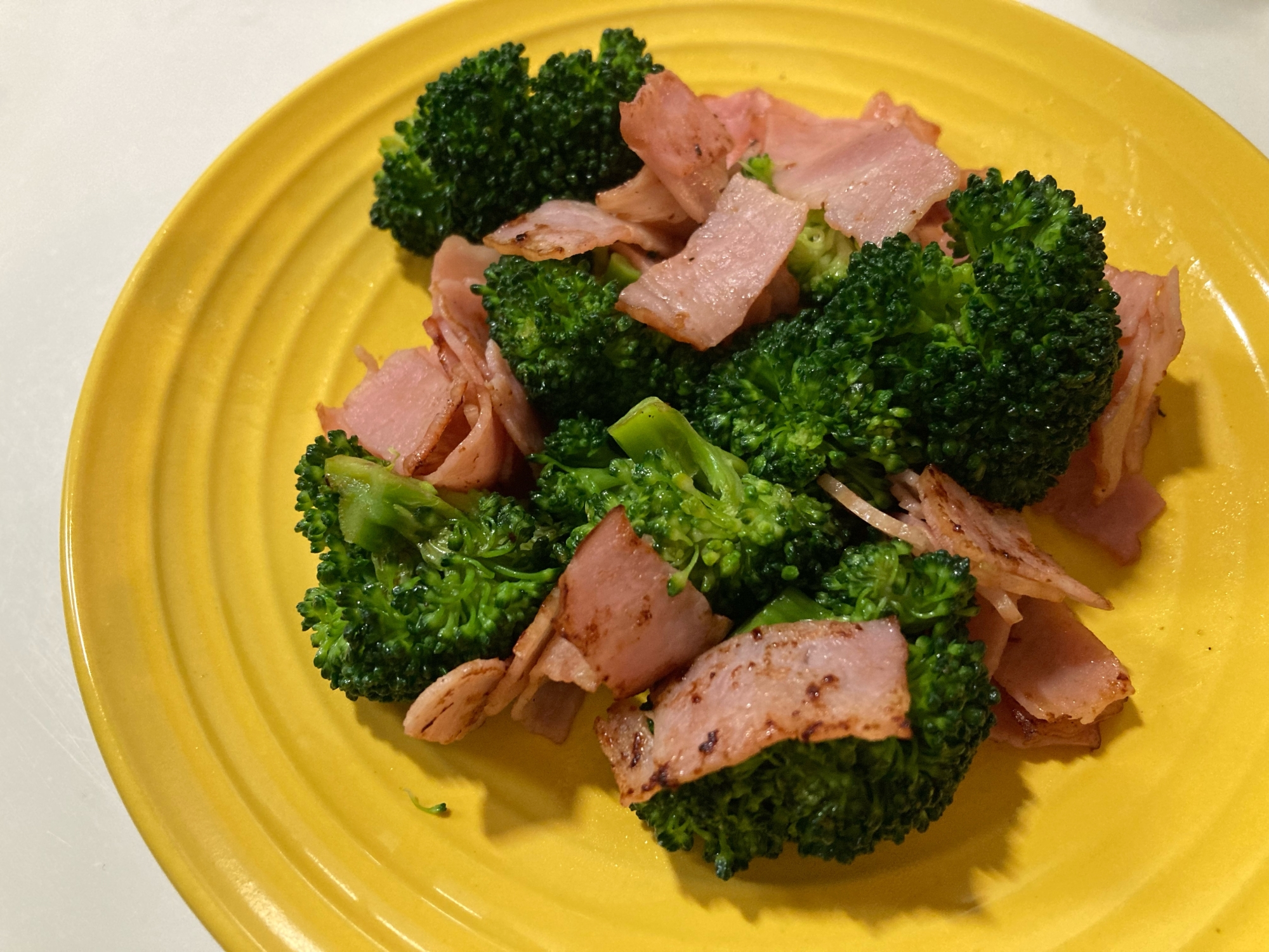 お弁当にも♡簡単ブロッコリーとベーコン炒め