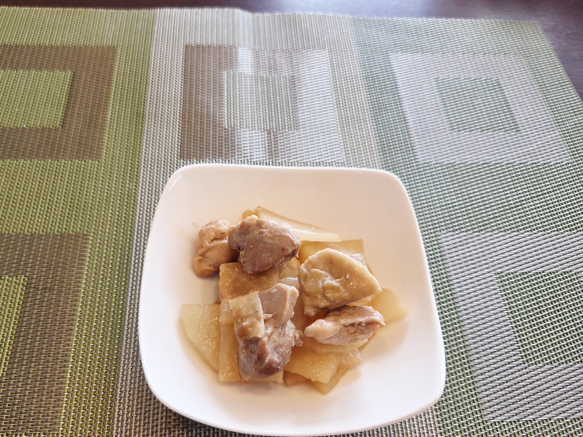 鶏もも肉と大根のガーリックバター醤油炒め