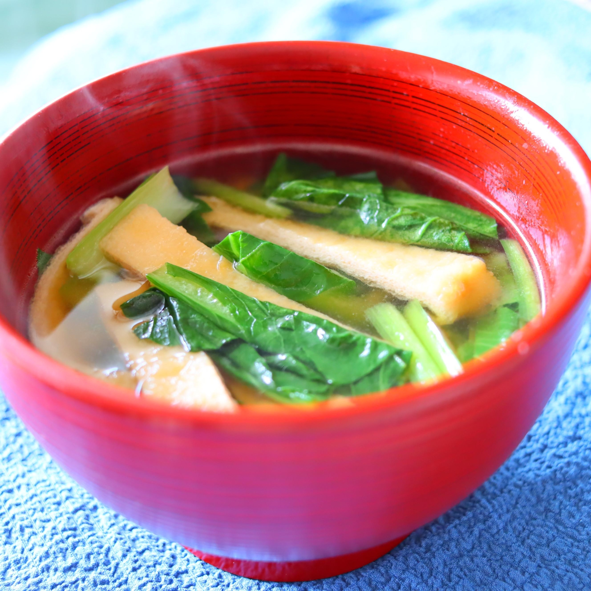 小松菜と油揚げのシンプル味噌汁