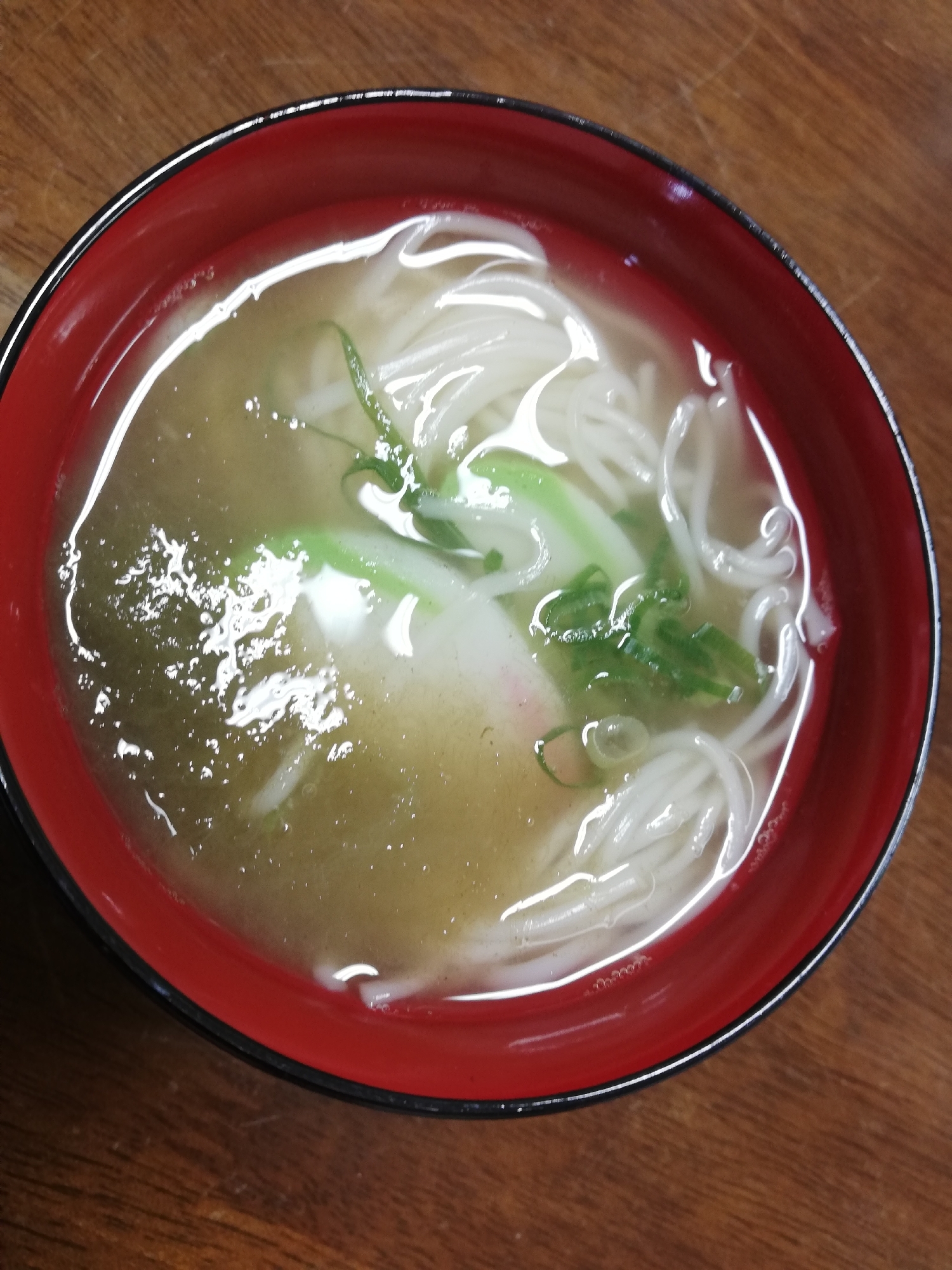 かまぼこととろろ昆布のにゅう麺