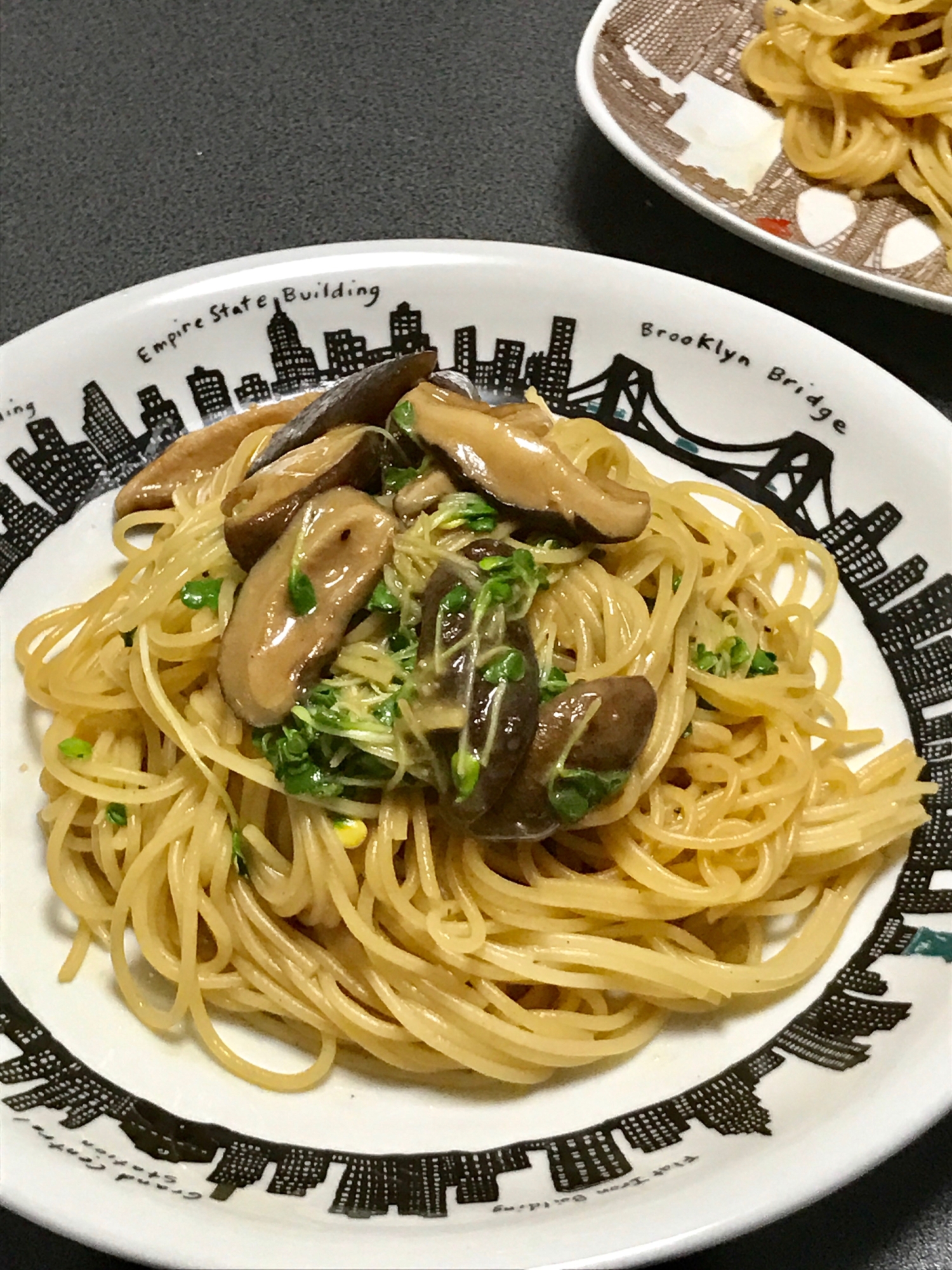 コク旨！かいわれ大根ときのこの和風スパゲティ