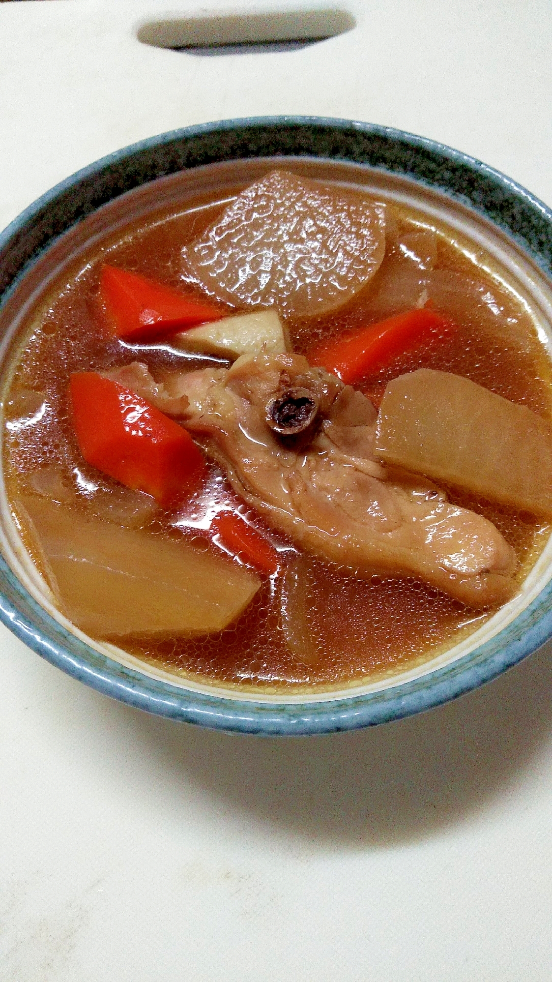 骨つき鶏肉と大根の煮物