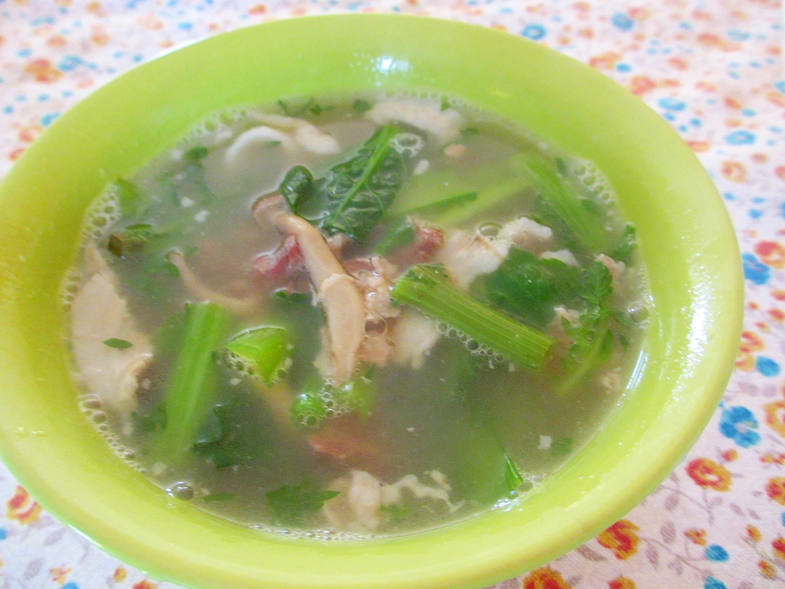 牛肉、小松菜、しめじの韓国風スープ