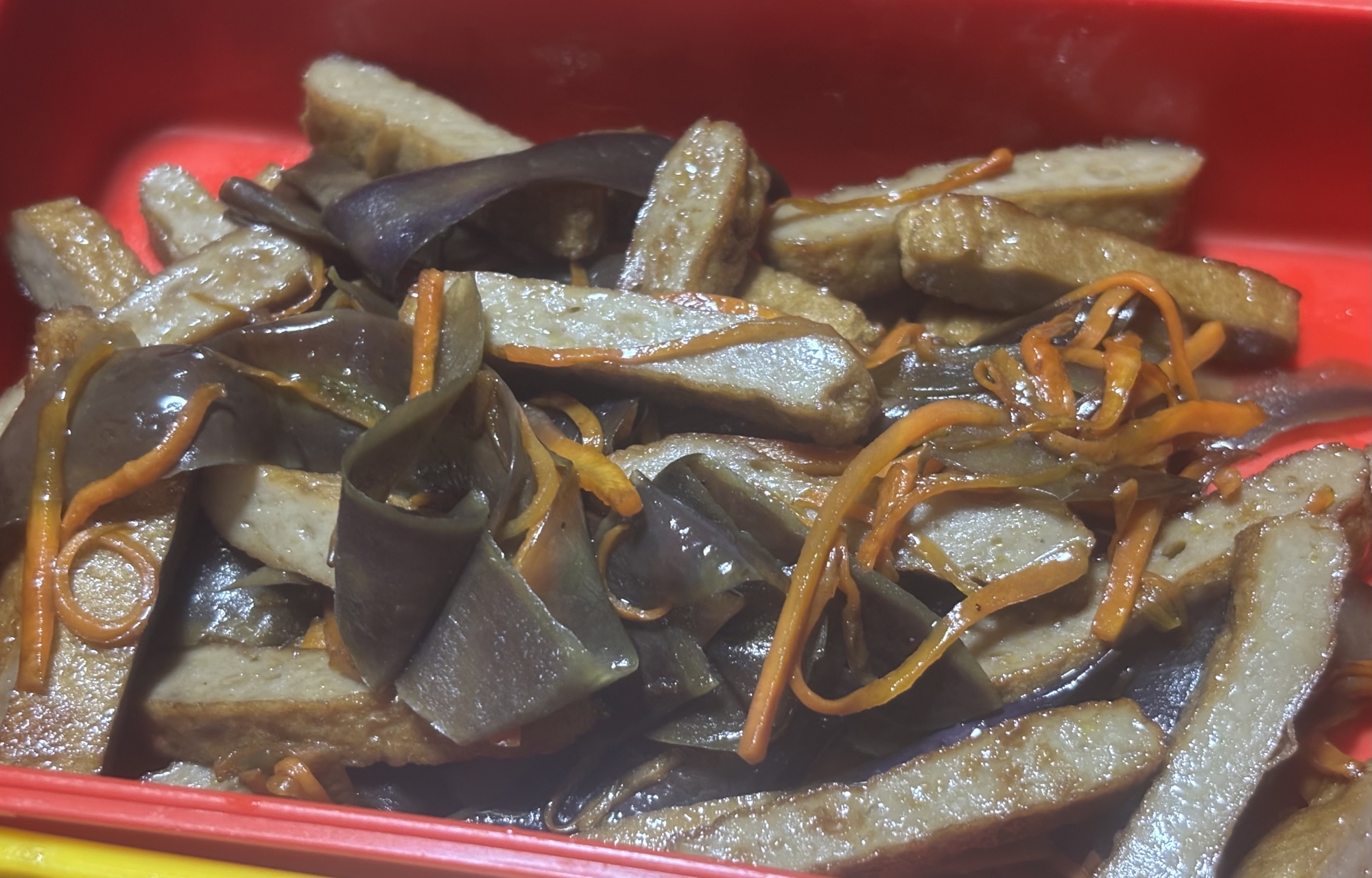 茄子の皮で、宇和島ジャコ天の炒め物