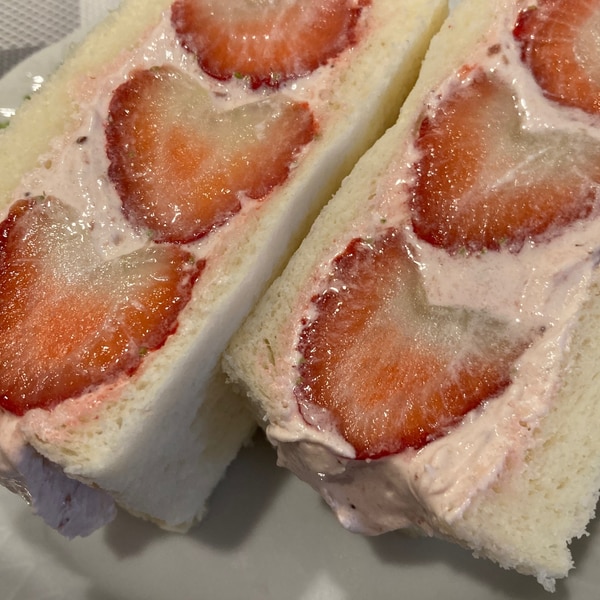 バレンタインに キュンです いちごのフルーツサンド レシピ 作り方 By 紅蓮華 楽天レシピ バレンタインに キュンです いちごのフルーツサンド レシピ 作り方 By 紅蓮華 楽天レシピ