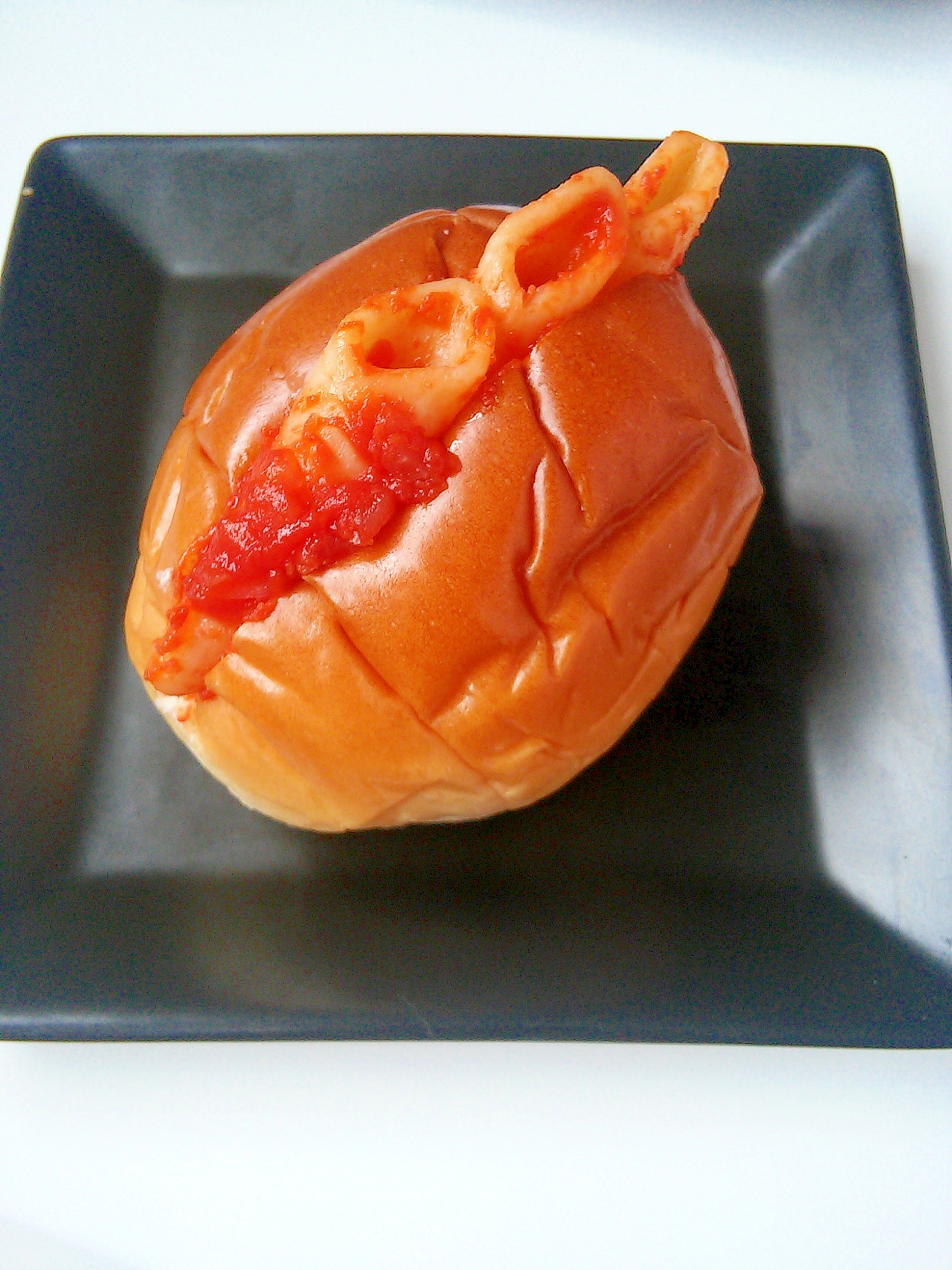 ペンネのロールパンサンド☆トマトソース風味