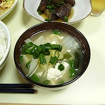 豆腐と白菜＆青ネギの味噌汁