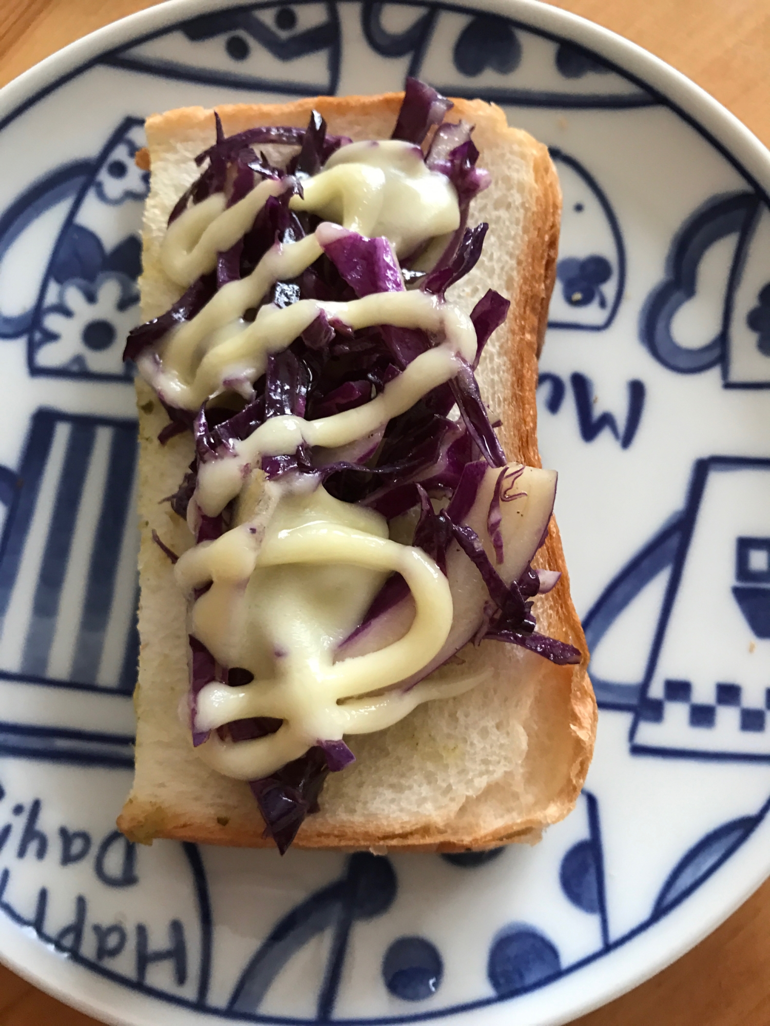 紫キャベツとチーズのトースト