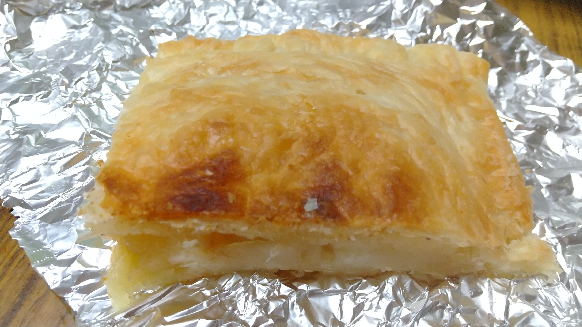 【材料2つで!】素朴な味がするアップルパイ