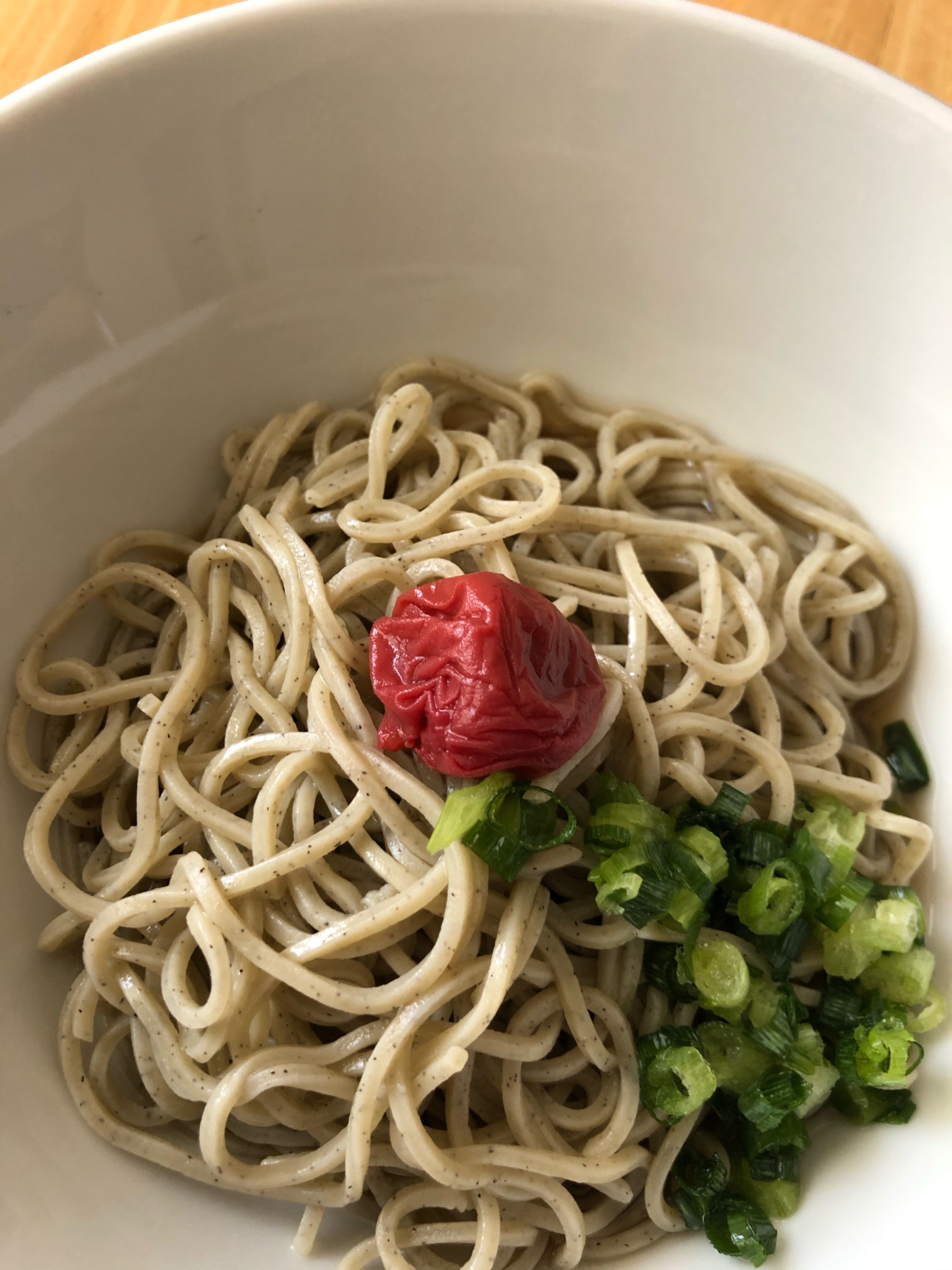 梅干しの冷たい蕎麦