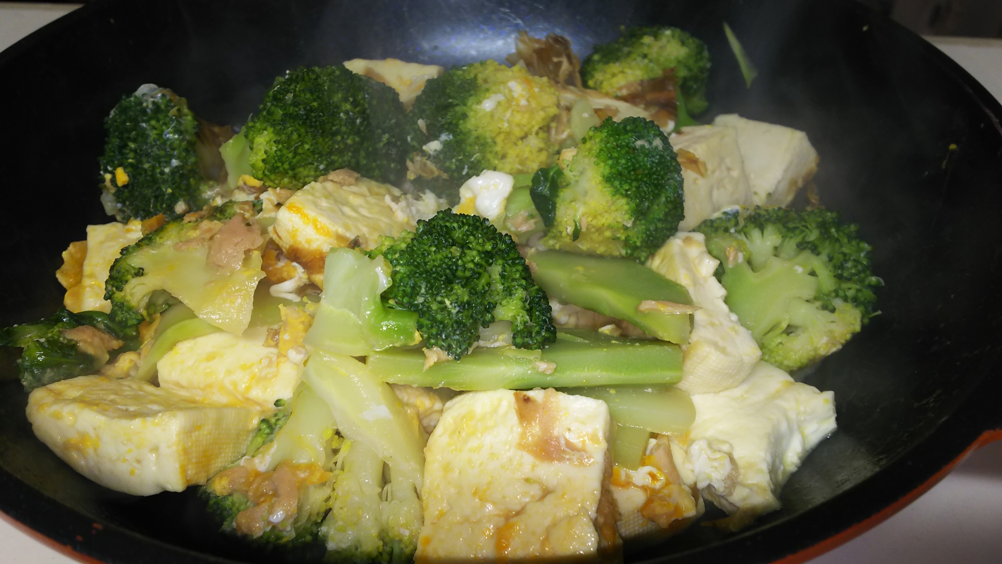 ブロッコリーと豆腐とツナのチャンプルー