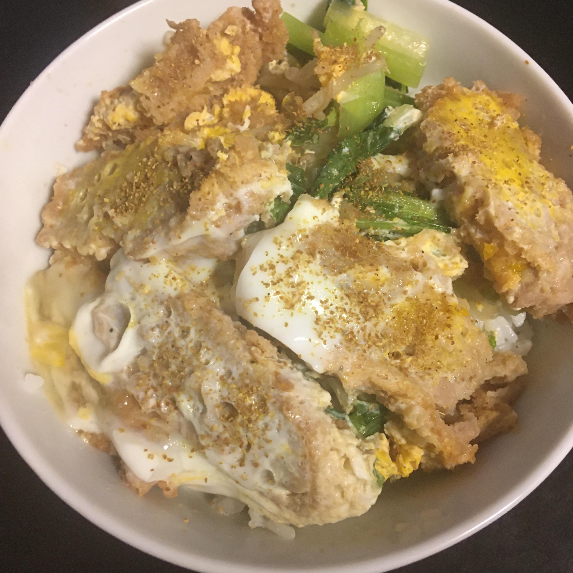 小松菜、もやし、メンチカツ玉子丼