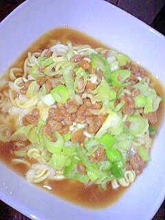 納豆チーズ醤油ラーメン インスタントラーメン レシピ 作り方 By にゃんこすけ321 楽天レシピ