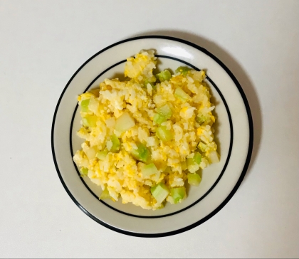 卵とブロッコリーの茎の炒めご飯