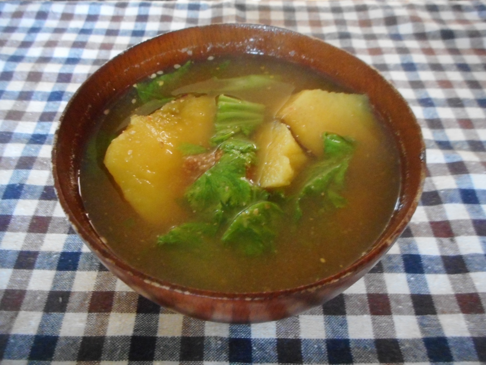 さつま芋とワサビ菜の味噌汁