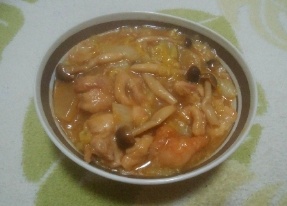しめじ入りで作りました。白菜がトロトロで大根にも味がしみて、生姜が効いて美味でした。