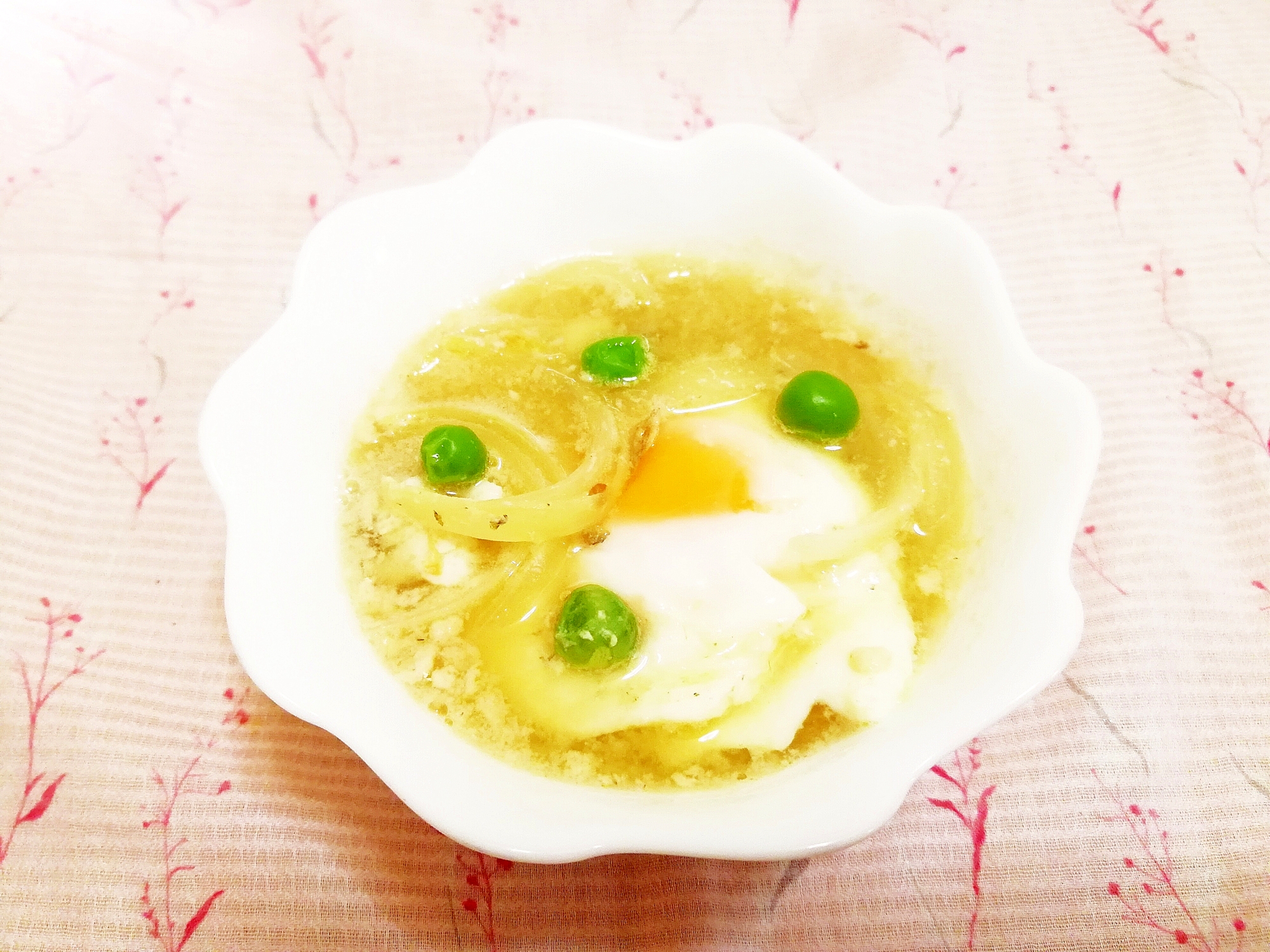 卵入り♪グリーンピースと玉葱の味噌スープ