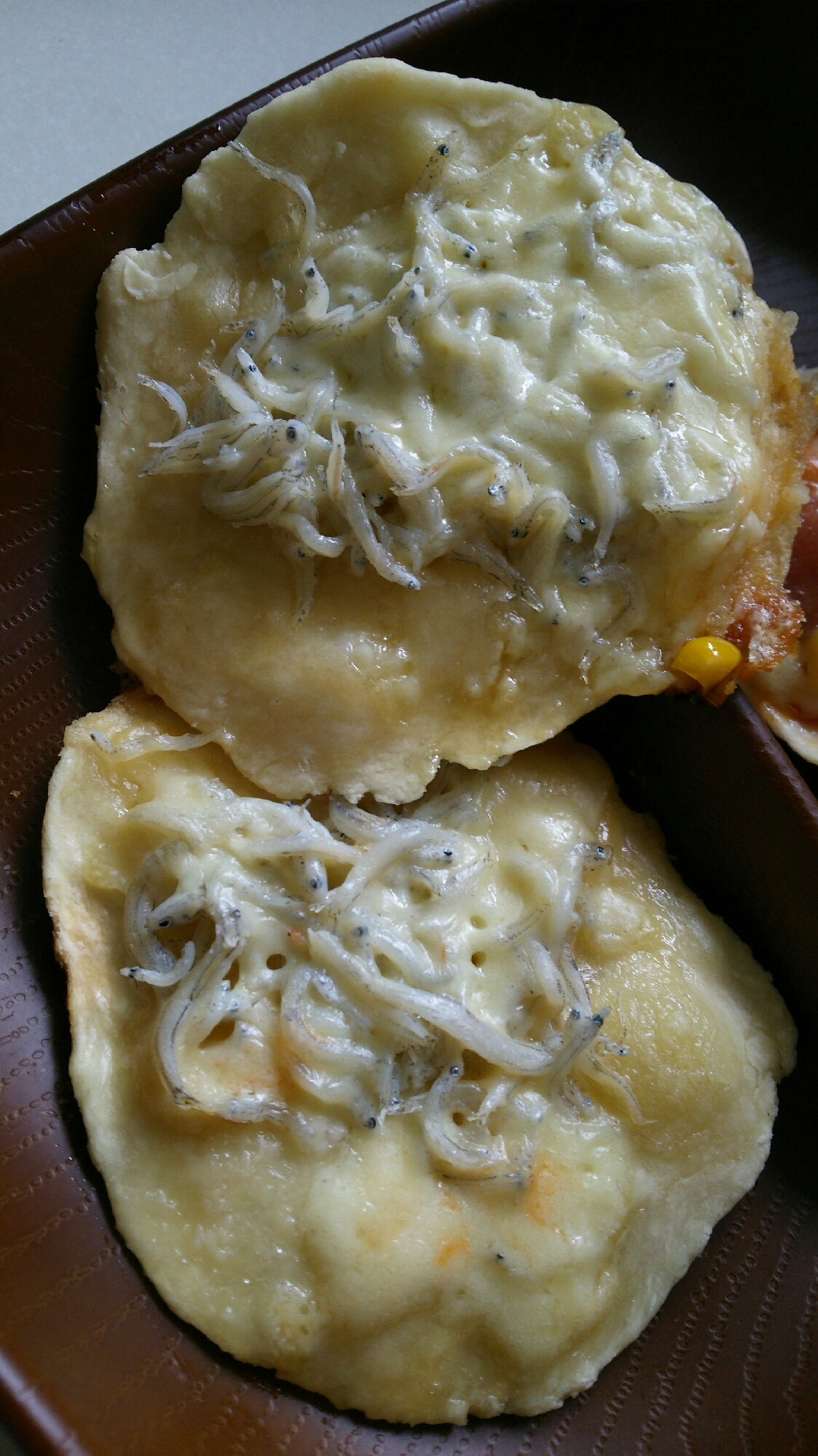 薄力粉で簡単！しらすとチーズのマヨミニピザ