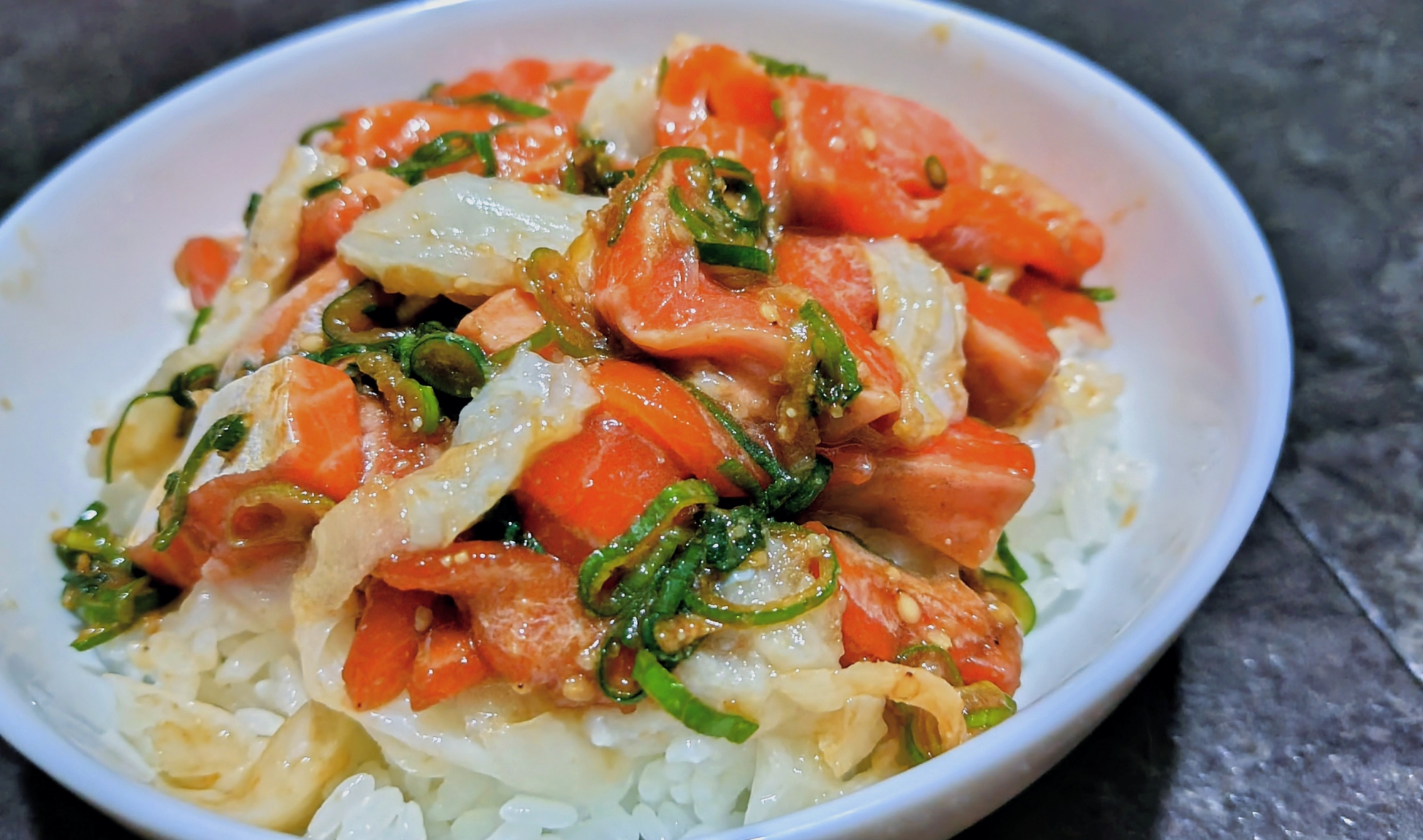 りゅうきゅう風⚝サーモンとえんがわの海鮮丼