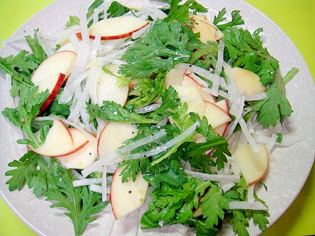 りんごと大根春菊のレモン風味サラダ