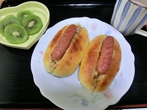 こんにちは♪今日は岡山は夏日。暑いです！グレープフルーツなくてキウイでごめんなさいね。今朝美味しく頂きました♪ご馳走さまでした(^-^*)