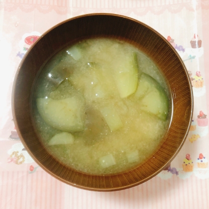 茄子とキャベツの芯でお味噌汁
