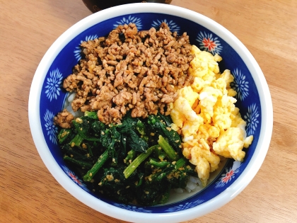 3色そぼろ丼♥️