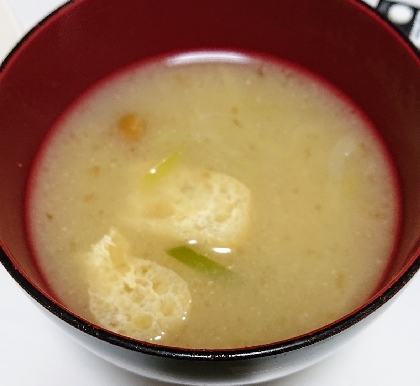 なめこと豆腐と油揚げの味噌汁