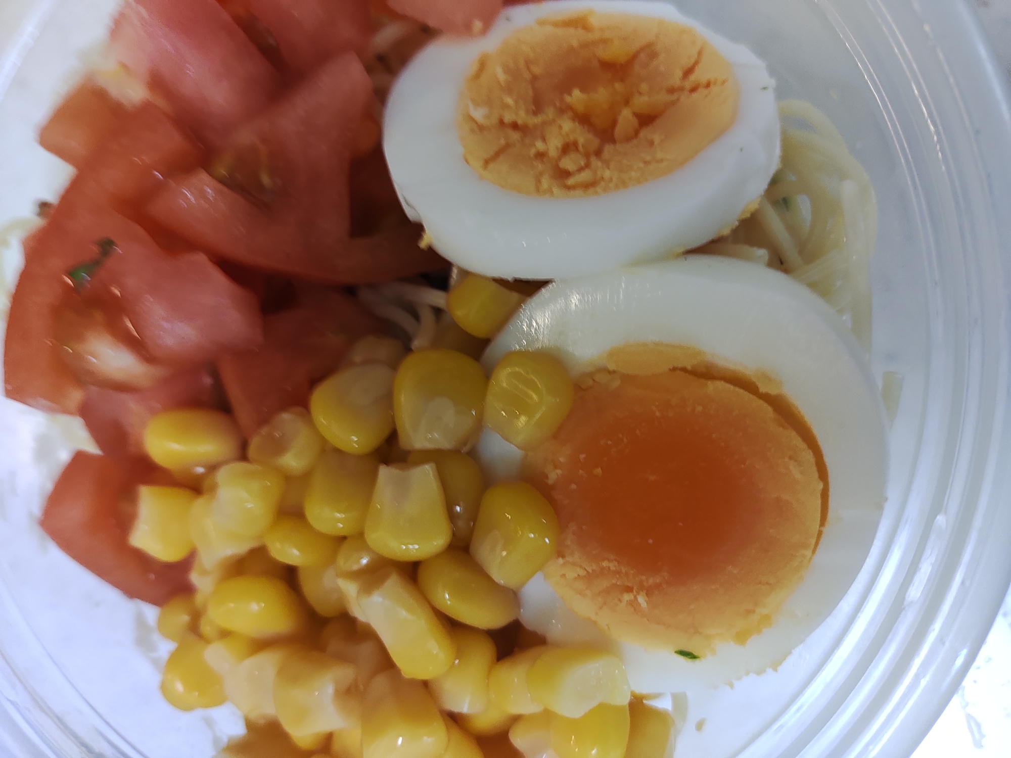 卵とトマトとコーンのスパゲティサラダ