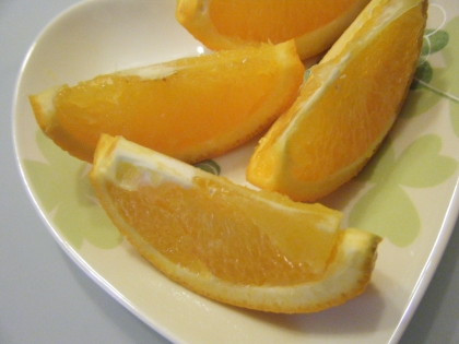 昨日の食後のフルーツ♪オレンジって美味しいしいつもおんなじ値段だから助かりますよね(笑)♪