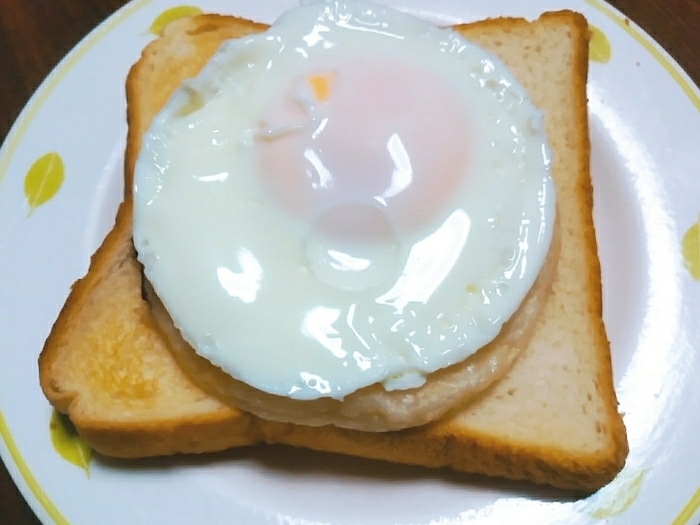 丸天目玉焼きトースト