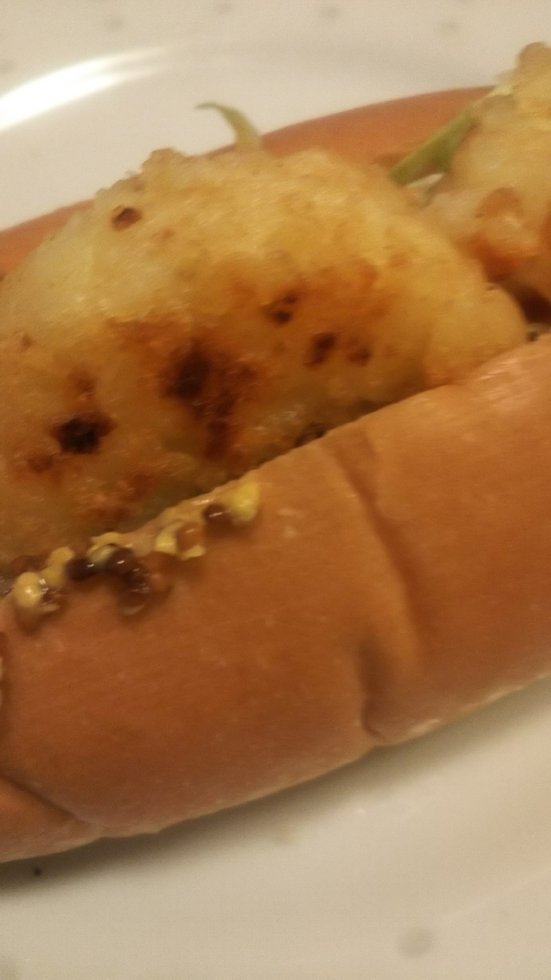ハッシュドポテトとキャベツのホットドッグロールパン