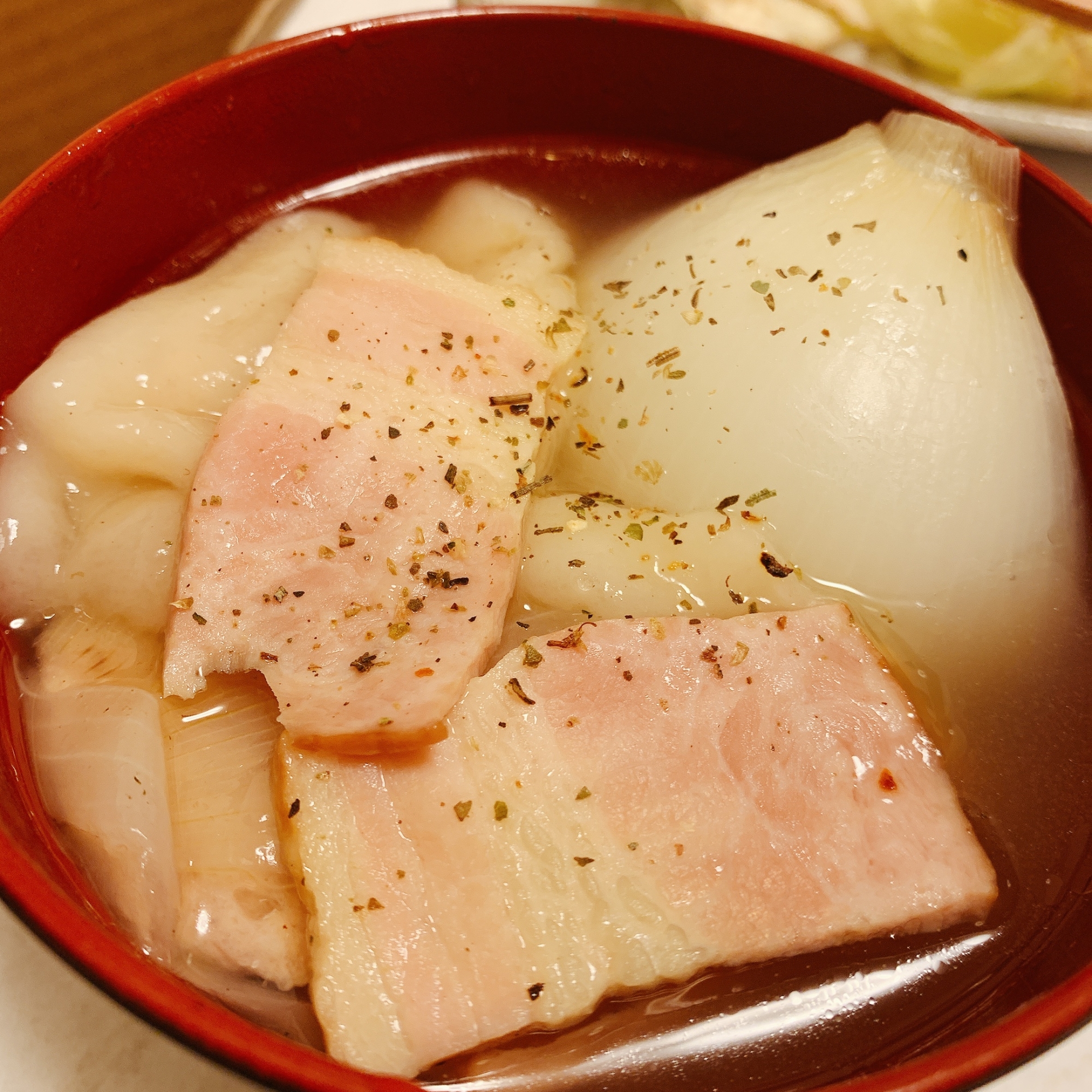 丸ごと玉ねぎのスープ