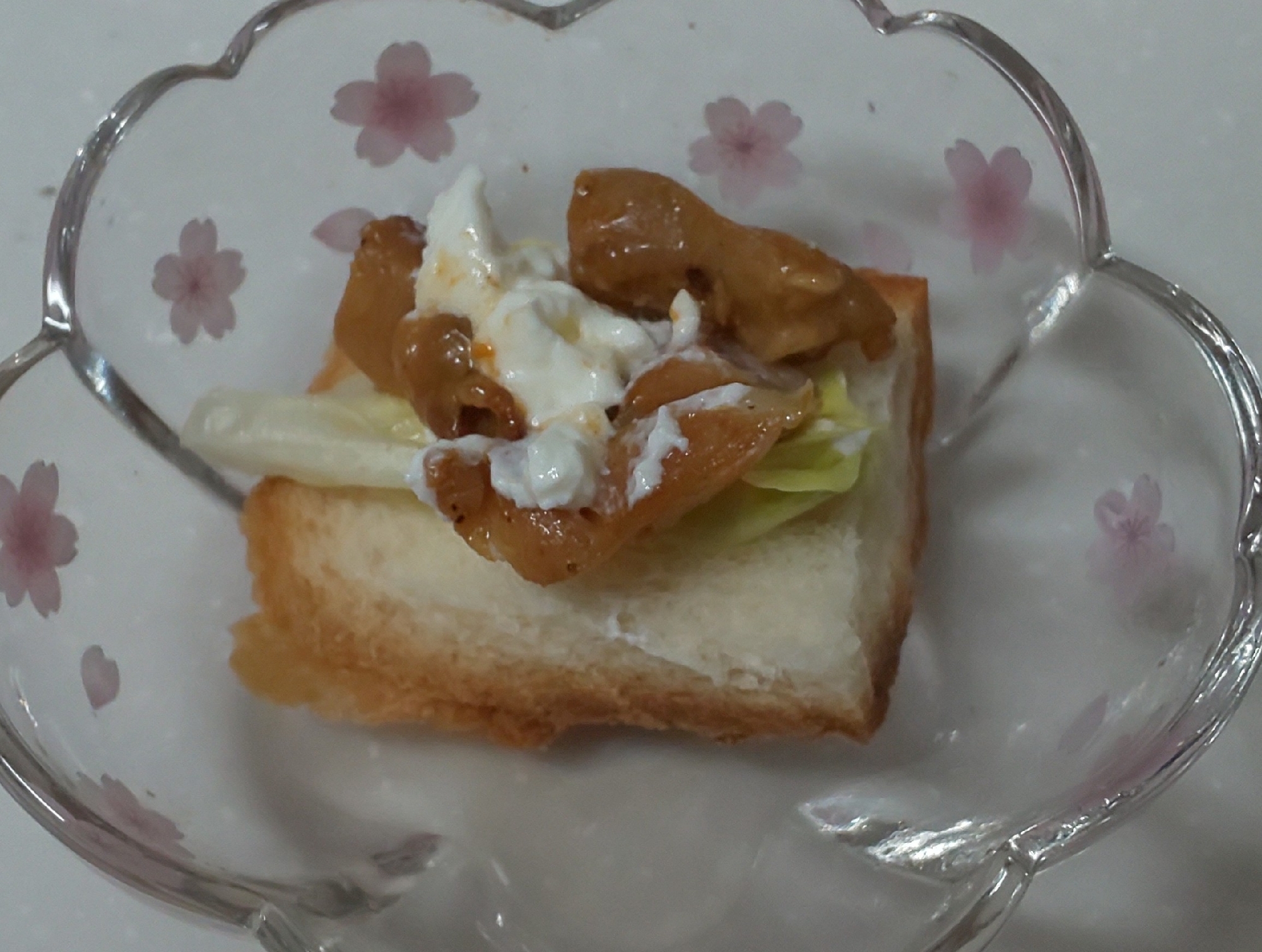 味付き鶏肉☆レタス☆水切りヨーグルトの食パン
