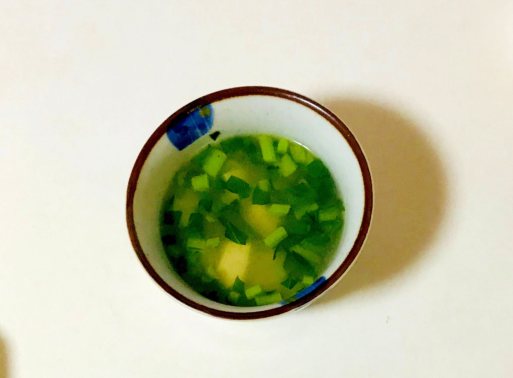 花かつおで小松菜の豆腐味噌汁