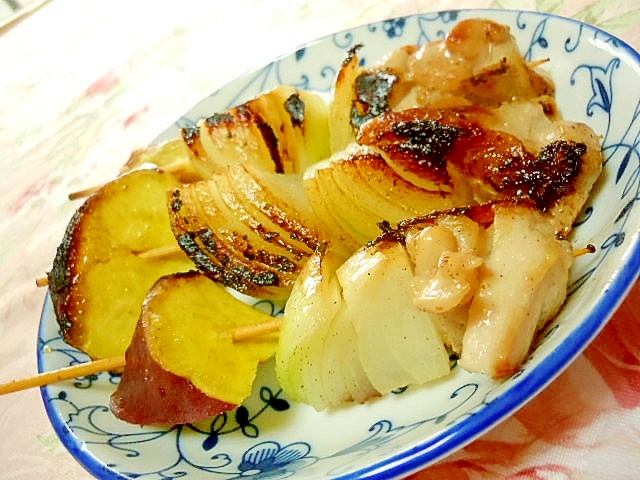 にんにく香る❤薩摩芋と玉葱と鶏肉の串焼きバター炒め