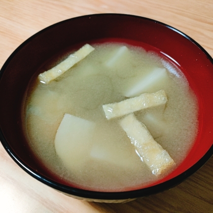 じゃがいもと油揚げの味噌汁