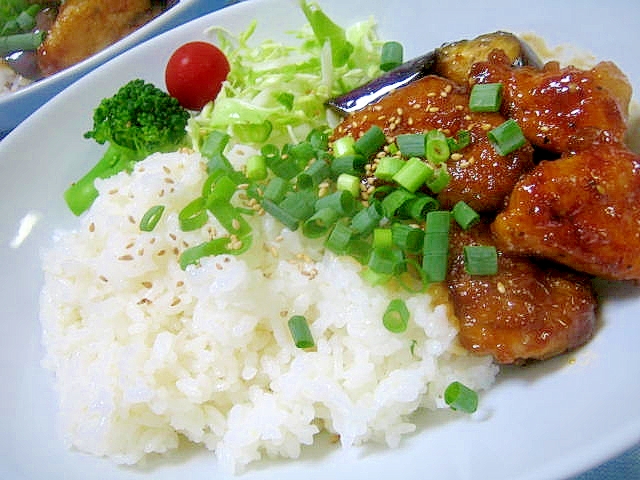 ワンプレートでカフェ風☆鶏肉と茄子のピリ辛炒め