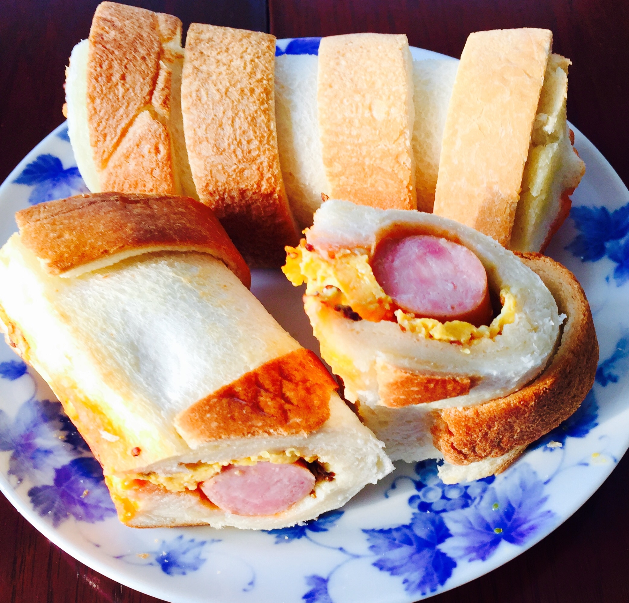 カワイイ♡食パンでシマシマホットドッグ