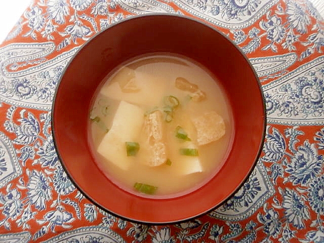 高野豆腐と油揚げの味噌汁