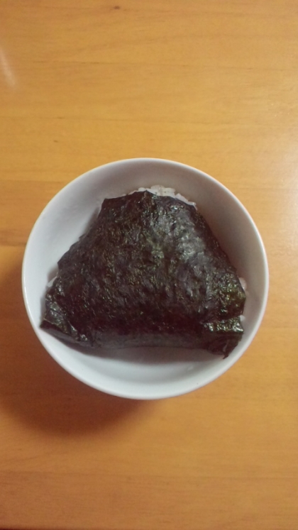 生姜鶏そぼろ美味しいからおにぎり何個でも食べれちゃいそうだよ（＾ｕ＾）こっちはもう花粉が飛んでいて花粉症の私は辛いけどもうじき春だよ♪寒いけどニャンコ元気かな？