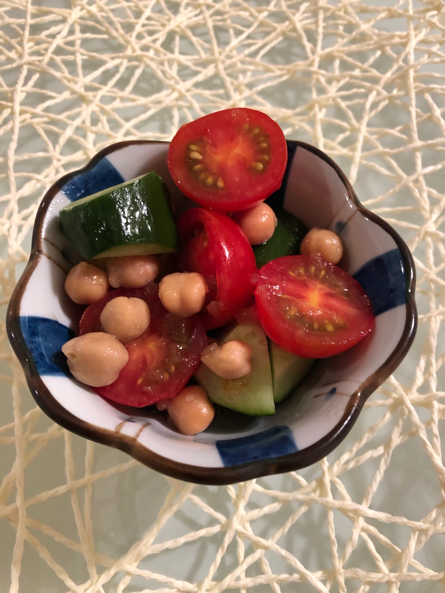 トマトきゅうりひよこ豆サラダ