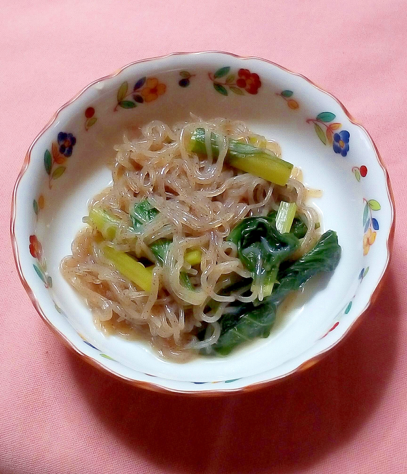 糸蒟蒻と小松菜の煮物 レシピ 作り方 By パンペルデュ 楽天レシピ