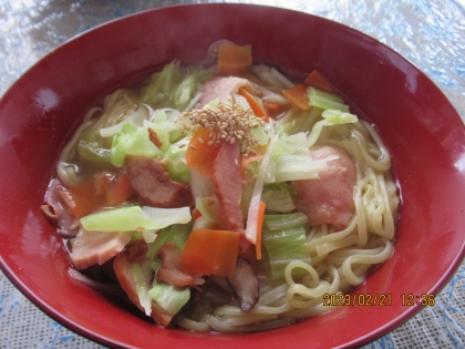 豚肉野菜白菜塩ラーメン