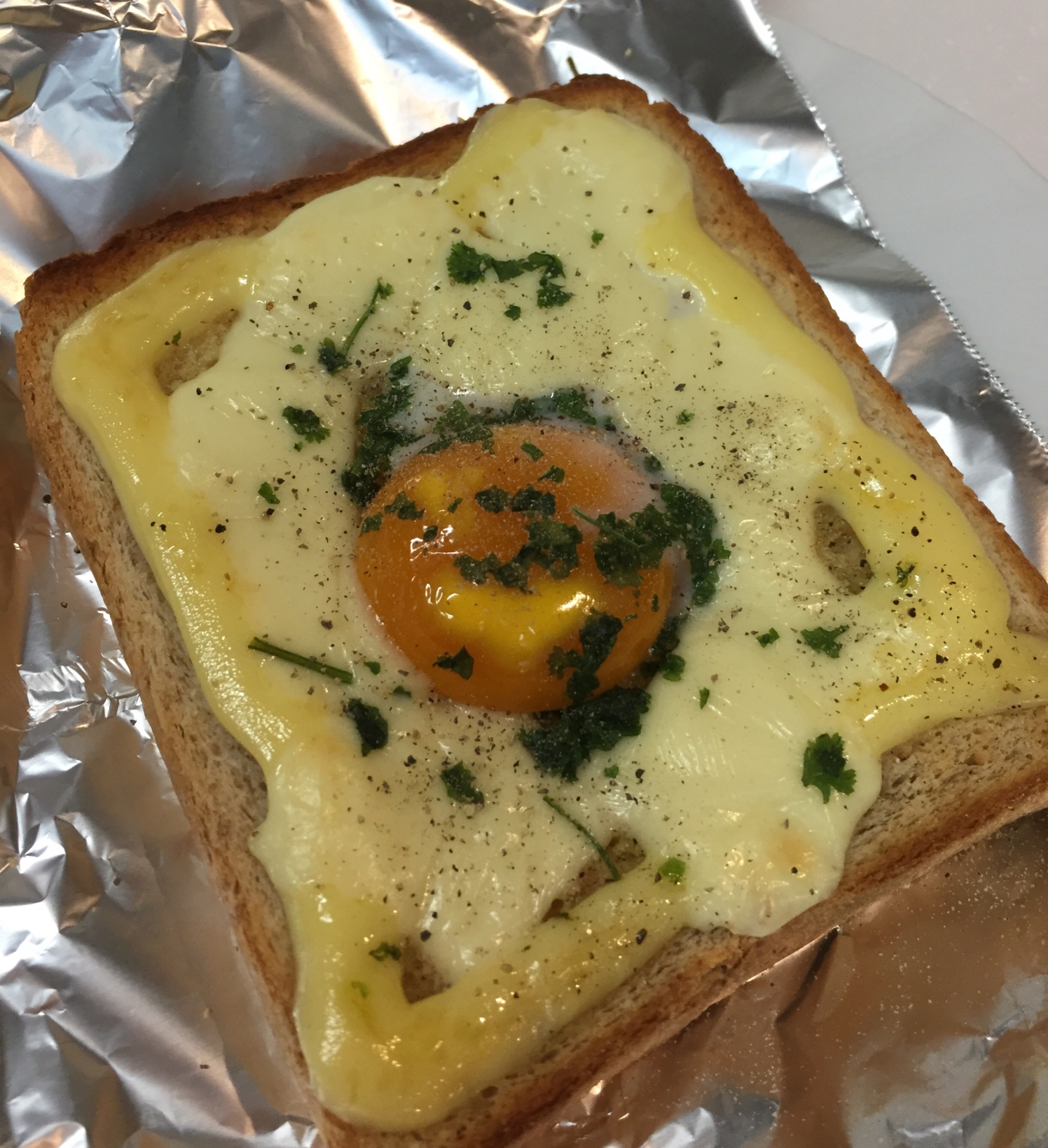 卵とチーズ  ピザ風トースター