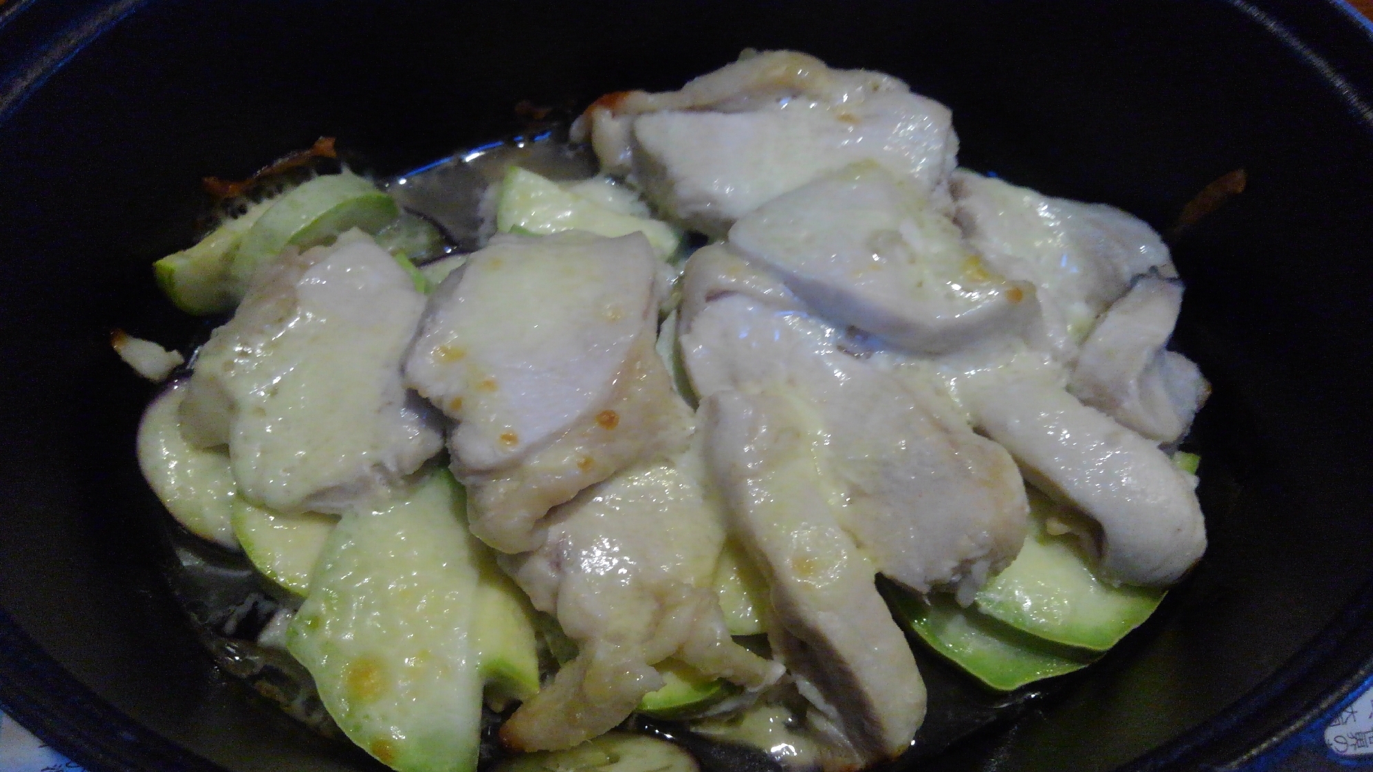 塩麹ムネ肉と夏野菜のダッチオーブン焼き