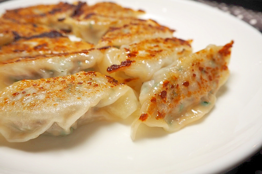 男性が好む タレいらずニラ ニンニクたっぷり餃子 レシピ 作り方 By Akinco 楽天レシピ